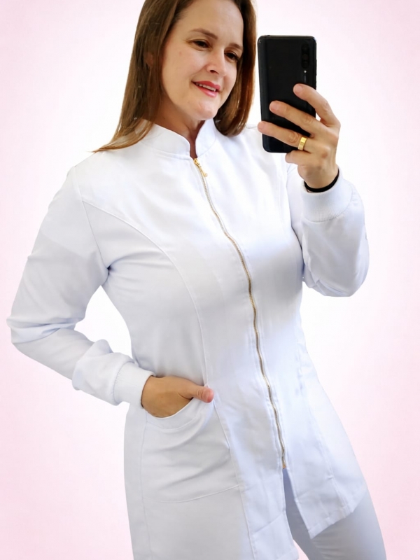 Jaleco Feminino Gola Padre de zíper.